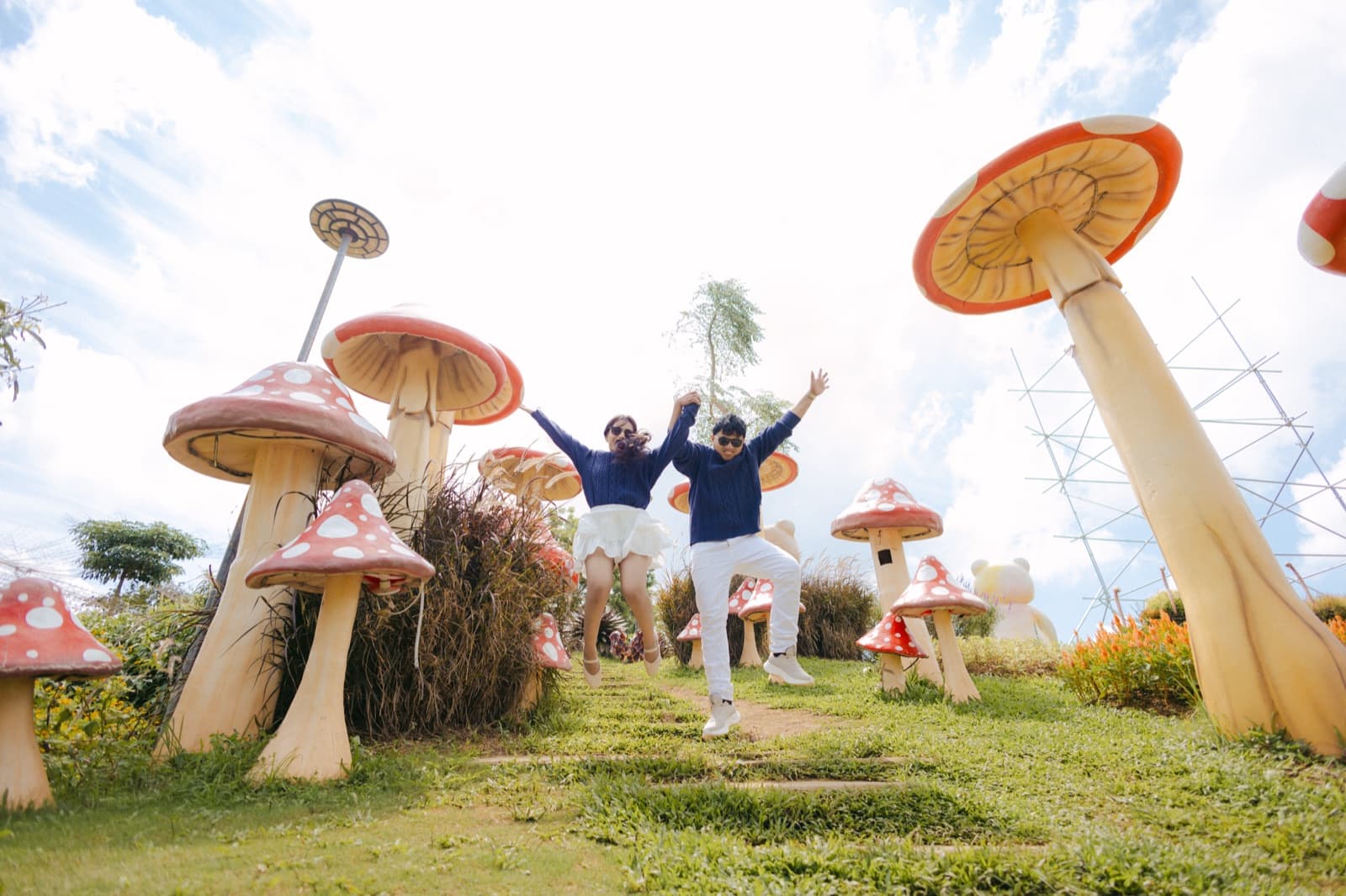 A jump under the giant mushrooms